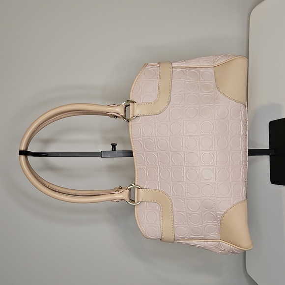 Salvatore Ferragamo Pink Leather Ganici Shoulder Bag - Picture 4 of 15